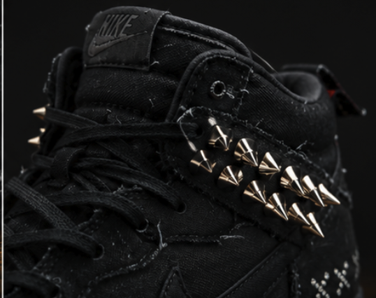 Extreme macro of the double row of silver conical spikes set along the collar